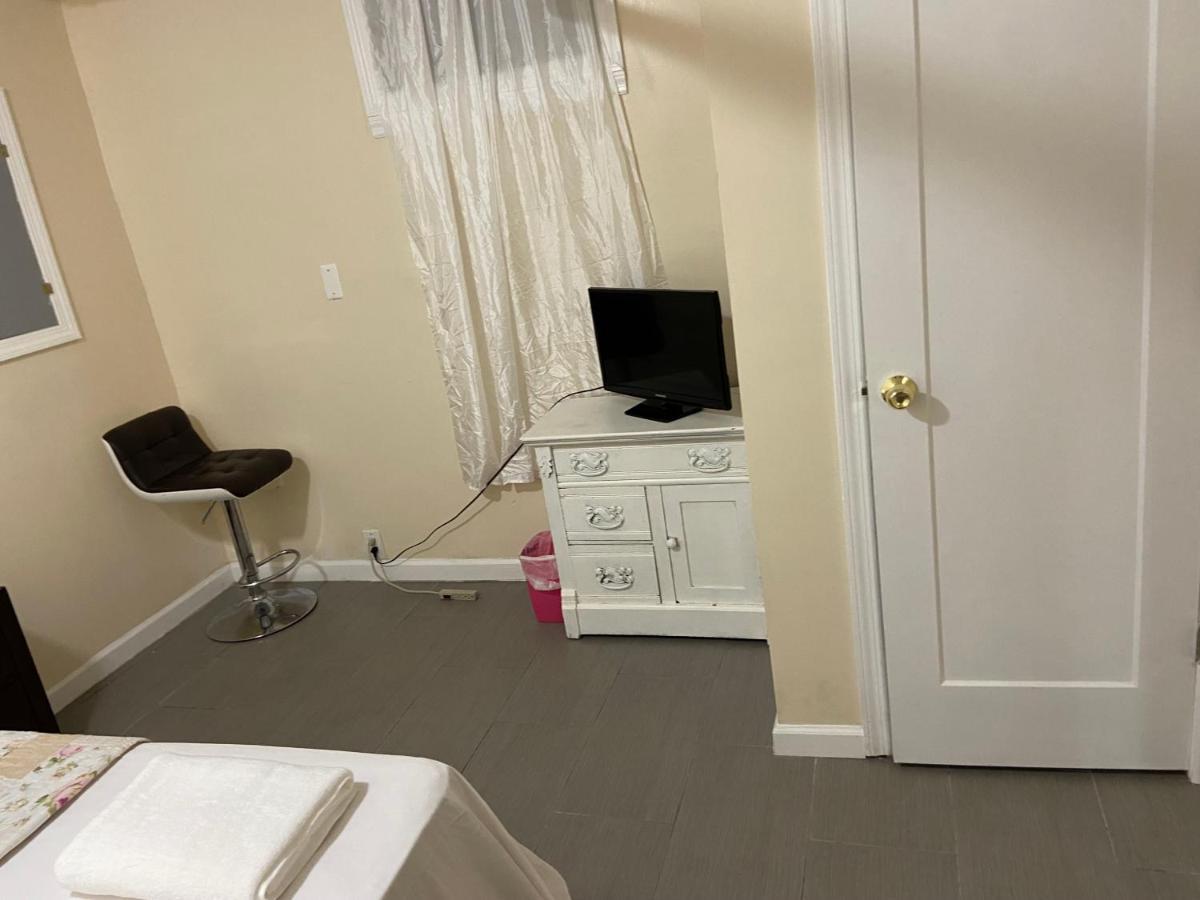 A Private Room In Queens New York Bagian luar foto